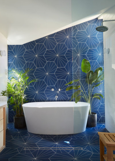 Midcentury Bathroom by Lewis / Schoeplein architects