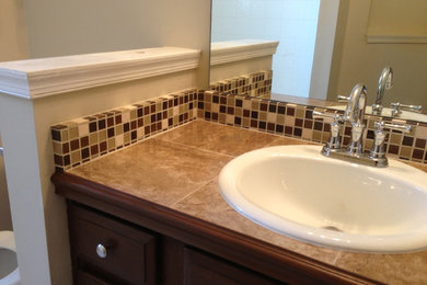 Example of a classic bathroom design in Jacksonville