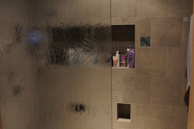 Foto di una stanza da bagno con piastrelle in gres porcellanato
