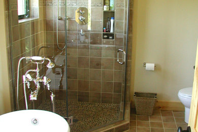 バーリントンにある高級な中くらいなトランジショナルスタイルのおしゃれな浴室の写真