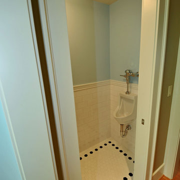 Toilet room with urinal