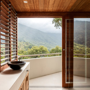 Photo of a tropical bathroom in Cairns.