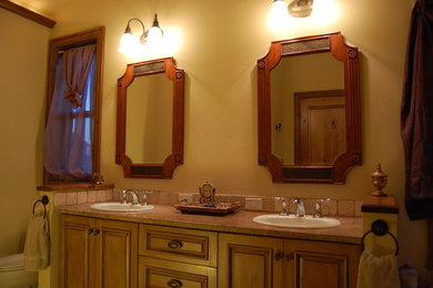 Traditional Bath Cabinets
