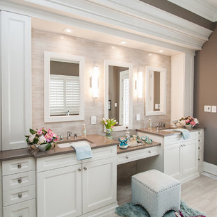 Inspiration for a timeless bathroom remodel in Miami