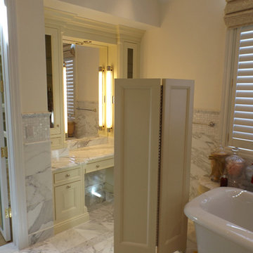 Traditional Bathroom in Solid Color Finish