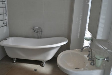 パースにあるコンテンポラリースタイルのおしゃれな浴室の写真