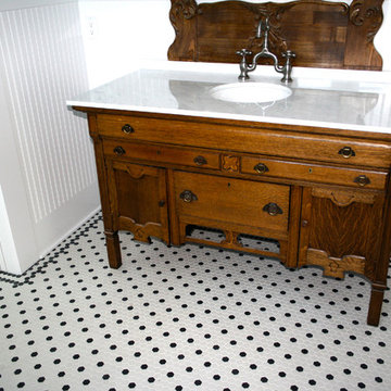 Traditional Style Bathroom