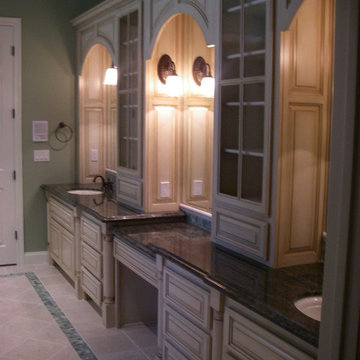 Traditional/Transitional Bathrooms