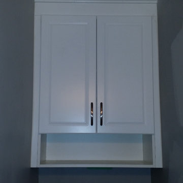 TRANSITIONAL BATHROOMS - White lacquered MDF
