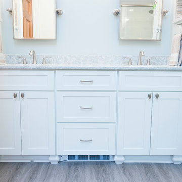 Transitional Beachy Master Bathroom Vanities