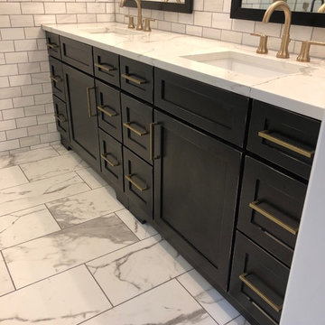 Transitional marble master bathroom in Fairview