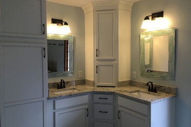 This is an example of a medium sized traditional bathroom in Richmond.