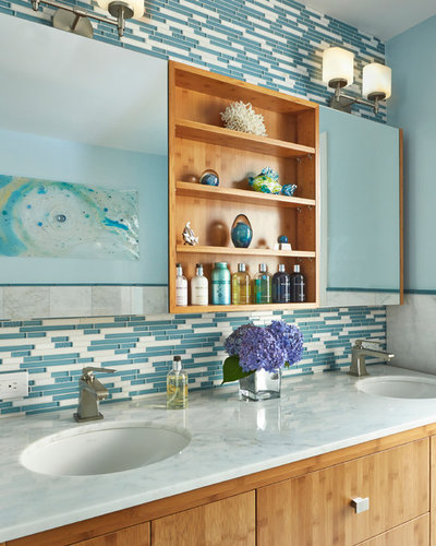 トランジショナル 浴室 by Design Concepts/Interiors, LLC