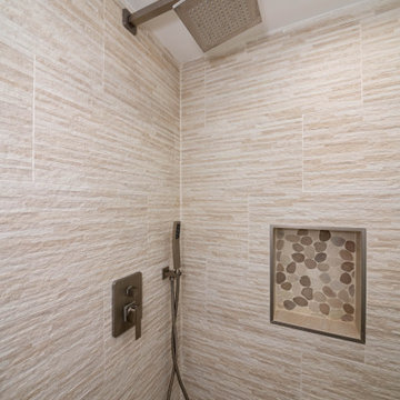 Two Bathrooms in Valencia