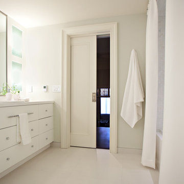 Uber simple and clean luxe bathroom