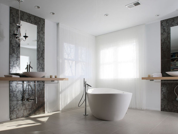 Moderno Cuarto de baño by NF interiors