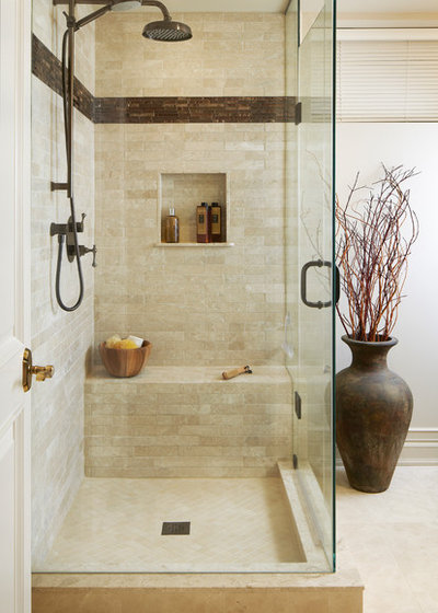 トランジショナル 浴室 by Darlene Shaw Design Inc.