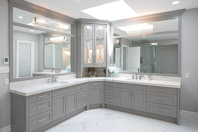 Bathroom - transitional bathroom idea in Toronto
