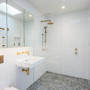 Design ideas for a modern bathroom in Sydney with a curbless shower, a wall-mount toilet, white tile, white walls, a wall-mount sink, grey floor and an open shower.