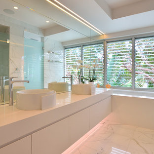 Contemporary bathroom in Sydney.