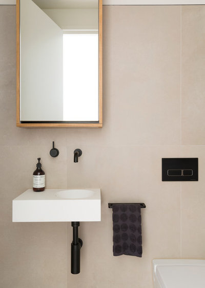 Modern Badezimmer by smarterBATHROOMS+