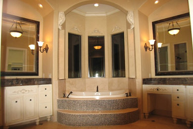 Elegant bathroom photo in Dallas