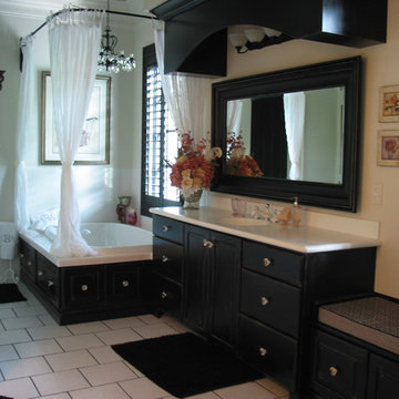 Vintage Parisian Black and White bedroom suite (bathroom)