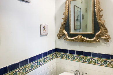 オースティンにある小さなトラディショナルスタイルのおしゃれな浴室の写真