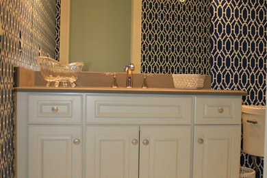 Свежая идея для дизайна: ванная комната среднего размера в современном стиле с синими стенами и мраморным полом - отличное фото интерьера