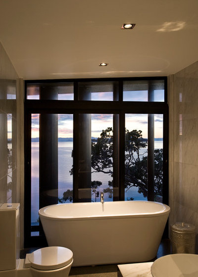 Modern Bathroom by Daniel Marshall Architect