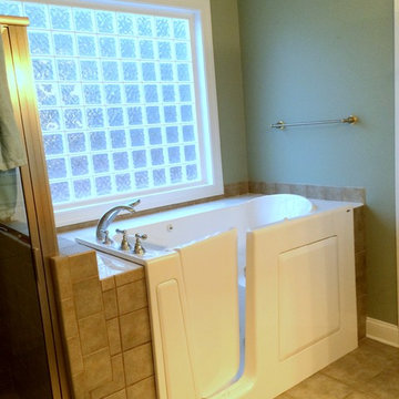 Walk-in Tub in Winding River After