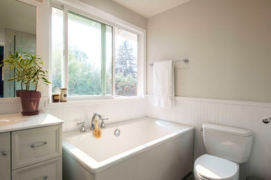 Bathroom - small craftsman master bathroom idea in San Francisco with beige walls and white countertops