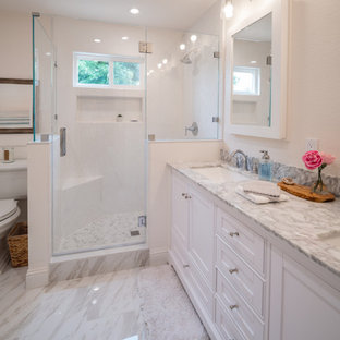 75+ Bäder mit Marmor-Waschbecken/Waschtisch und vertäfelten Wänden