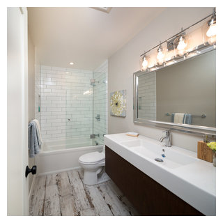 Walnut Creek Modern Farmhouse (Larkey Park) - Farmhouse - Bathroom ...