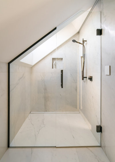 Modern Bathroom by Parker Warburton TEAM Architects Ltd
