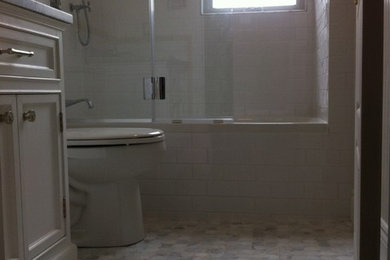 Mid-sized elegant bathroom photo in Toronto