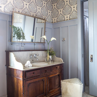 Inspiration för mellanstora klassiska vitt en-suite badrum, med möbel-liknande, marmorgolv, ett nedsänkt handfat, marmorbänkskiva, grått golv, skåp i mörkt trä och lila väggar