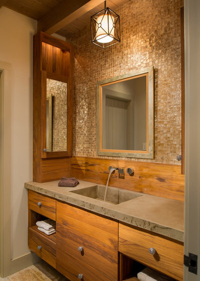 Traditional Bathroom by Archer & Buchanan Architecture, Ltd.