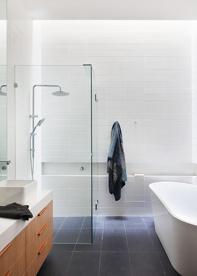 Bathroom by Moloney Architects