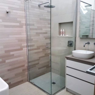 75+ Badezimmer mit grauen Fliesen und vertäfelten Wänden Ideen & Bilder