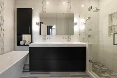 Example of a trendy bathroom design in Chicago