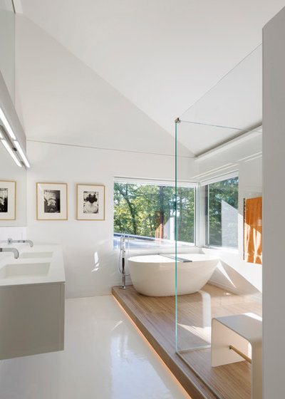 Contemporary Bathroom by Fougeron Architecture FAIA