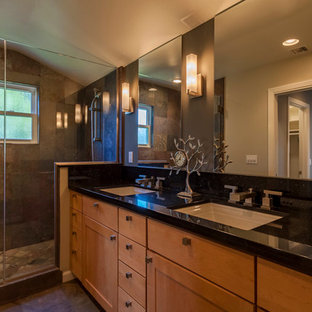 75+ Bäder mit Schieferfliesen und gelber Wandfarbe Ideen, Design