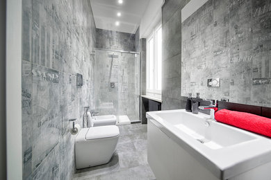 トゥーリンにあるエクレクティックスタイルのおしゃれな浴室の写真