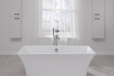 White Bath Suite