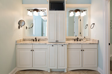 White Master Bath (Larsen)