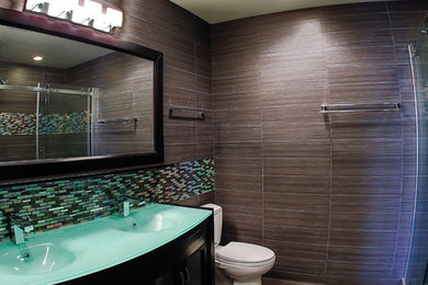 シカゴにあるコンテンポラリースタイルのおしゃれな浴室の写真
