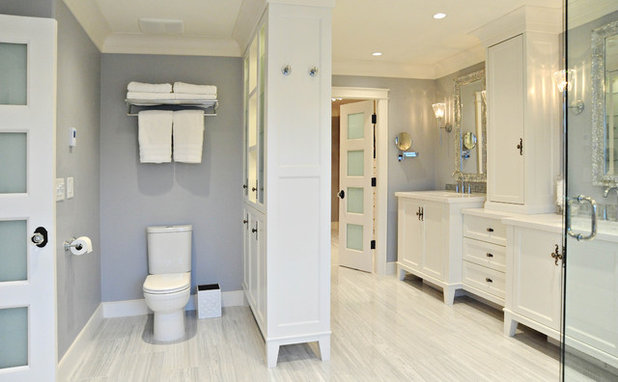 Klassisch Badezimmer by Enviable Designs Inc.