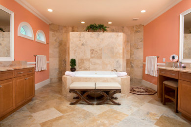 アトランタにあるトロピカルスタイルのおしゃれな浴室の写真