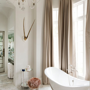 Ispirazione per una stanza da bagno stile shabby con vasca con piedi a zampa di leone